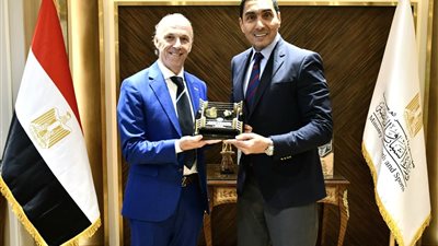 وزير الرياضة يستقبل رئيس الاتحاد الدولي للكيك بوكسينج