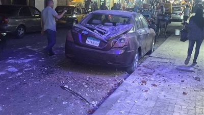 مسلسل إنهيار العقارات بالإسكندرية يتواصل.. وتحطم سيارة 