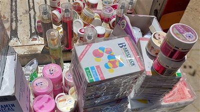 ضبط 1500 عبوة مستحضرات تجميل مجهولة المصدر بالفيوم 