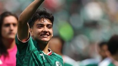جيلبرتو مورا يدخل التاريخ.. أصغر لاعب يمثل دولة مضيفة في كأس العالم