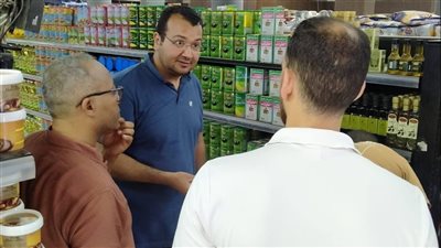 صحة مطروح: إعدام وضبط 200 كيلو من الأغذية والزيوت الفاسدة ومنتهية الصلاحية بالأسواق