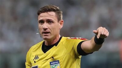 صافرة برازيلية تثير الجدل.. أبرز محطات 