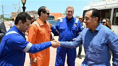 رئيس الوزراء يتفقد مواقع إنتاج الغاز الطبيعي بمنطقة غرب الدلتا العميقة
