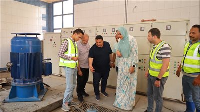 رئيس مياه البحيرة يتفقد رافع صرف صحي المحمودية