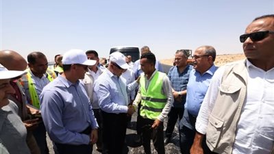 وزير النقل يجري جولة تفقدية لمتابعة تنفيذ مشروعات تنموية وخدمية في عدد من محافظات الصعيد 