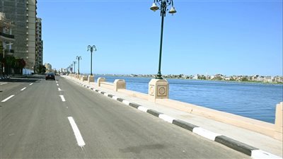 رئيس الوزراء يستعرض أعمال تطوير كورنيش مدينة رشيد