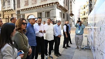 رئيس الوزراء يتفقد أعمال تطوير قلب مدينة رشيد التاريخية