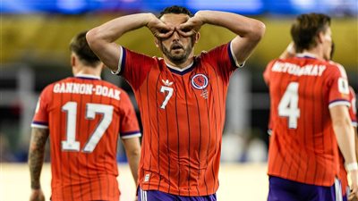 بعد 36 عامًا.. جون ماكجين يعيد أمجاد أستون فيلا في كأس العالم