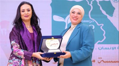 وزيرة التضامن تكرم «مصر الخير» لمشاركتها في «فرحة مصر» لتجهيز العرائس