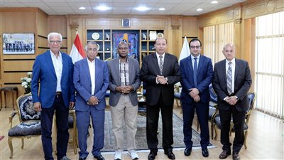 رئيس جامعة المنصورة يبحث مع وفد تنزاني التعاون في التعليم والتدريب الطبي 