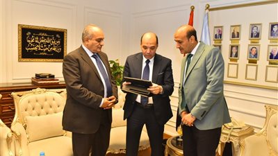محافظ أسيوط يستقبل وفد المالية وE-Finance لإطلاق برنامج الموازنة التشاركية