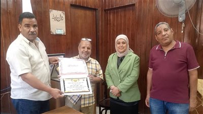 تعليم قوص يكرم أعضاء غرفة عمليات الشهادة الاعدادية و مركز توزيع الأسئلة  