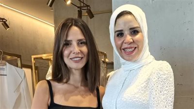 إيمان العاصي: مغرمة بفساتين 