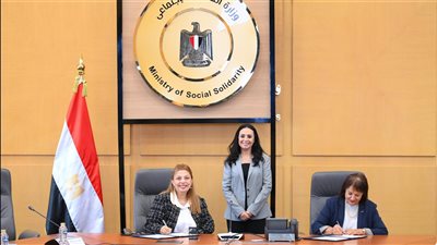 وزيرة التضامن تشهد توقيع عقود تمويل مشروعات متناهية الصغر مع 13 جمعية ومؤسسة أهلية