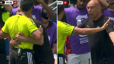 صلاح يهدئ حسام حسن.. لقطة طريفة تشعل مواقع التواصل بعد مواجهة مصر وبلجيكا