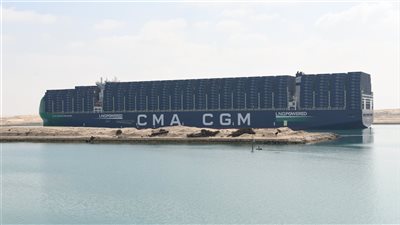 عبور أكبر سفن الحاويات العاملة بالغاز الطبيعي  لقناة السويس