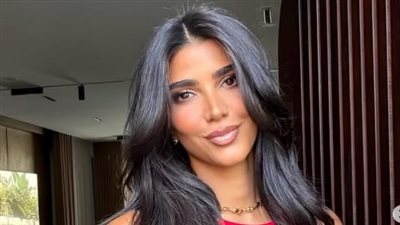 ريم سامي تشبه زهرة الحب بالأحمر الصارخ 