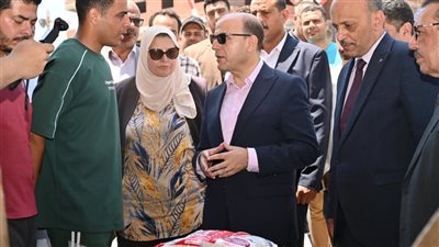 محافظ الغربية يتفقد سوق اليوم الواحد بمركز السنطة