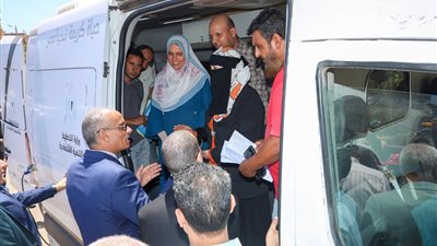 محافظ كفرالشيخ يتفقد سيارة المركز التكنولوجي المتنقل بسيدي سالم 