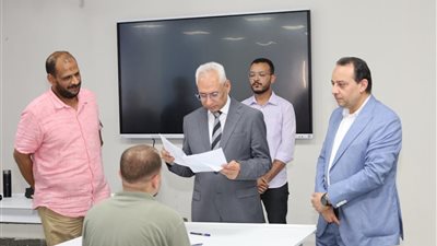 جولة تفقدية لرئيس جامعة المنيا الأهلية لمتابعة انتظام الامتحانات بكلية الهندسة