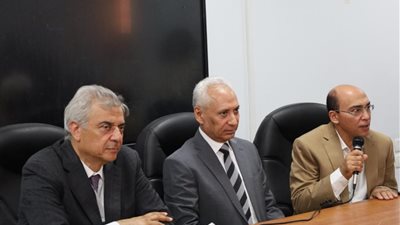  رئيس جامعة المنيا يؤكد أهمية بناء القدرات لدعم التأمين الصحي الشامل