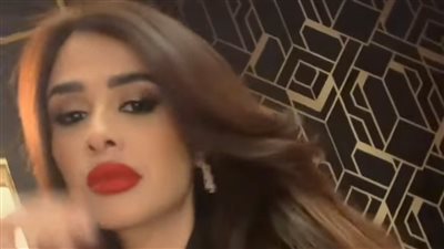 ياسمين عبدالعزيز تشارك صورا من كواليس فيلمها الجديد 