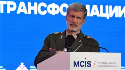 القائد العام للجيش الايراني: لم يجرؤ العدو على الاقتراب من سواحلنا