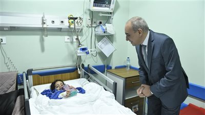 رئيس هيئة الاستعلامات يشيد بمستشفى الناس ويؤكد دعم الدولة للنماذج الطبية الرائدة