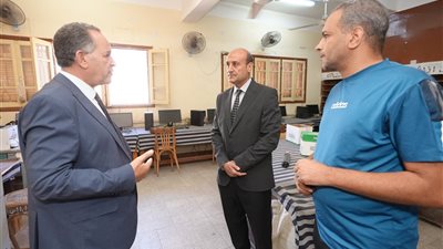 محافظ أسيوط يتفقد كنترول الشهادة الإعدادية ولجان تقدير الدرجات