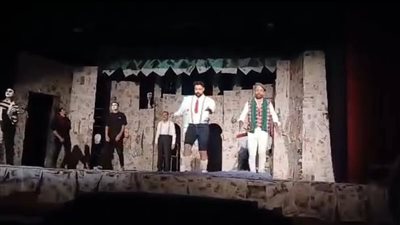 فرقة أبو كبير المسرحية تقدم 