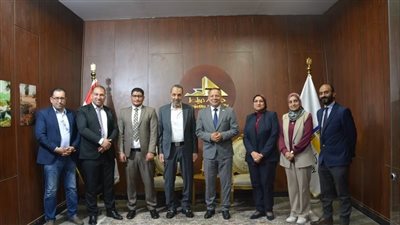 رئيس جامعة دمياط وغرفة صناعة الأخشاب والأثاث يبحثان شراكة استراتيجية
