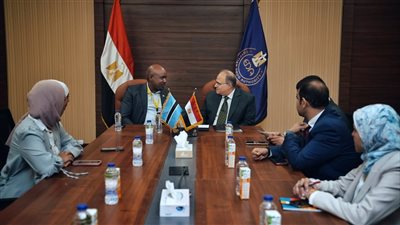 هيئة الدواء وبوتسوانا تدرسان توقيع مذكرة تفاهم لدعم التكامل الدوائي الإفريقي