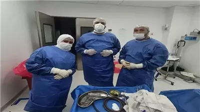 تفاصيل استخراج 119 مسمارًا من معدة مريض.. فيديو