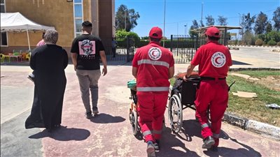 الدفعة 53 تصل عبر رفح.. الهلال الأحمر المصري يقدم الدعم للمصابين الفلسطينيين ومرافقيهم