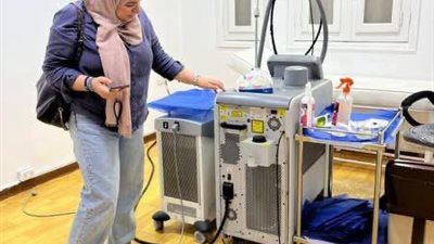غلق وتشميع مركز جلدية وليزر مخالف للقانون بالمنصورة