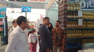 نائب محافظ الدقهلية يتفقد معرض حى غرب الدائم لمتابعة توافر السلع والأسعار