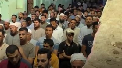 المئات في وداعه.. جنازة مهيبة لضحية حادث الغرق بشاطئ إدكو في البحيرة