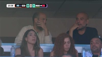 بيب جوارديولا يلفت الأنظار في مدرجات مباراة المغرب واسكتلندا