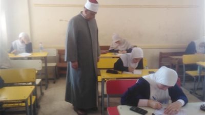 طلاب الثانوية الأزهرية بالبحيرة: امتحان الكيمياء فوق مستوى الطالب المتوسط ويحتاج وقتًا أطول