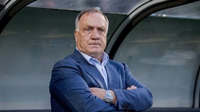 ديك أدفوكات.. أكبر مدرب يحصد نقطة في كأس العالم