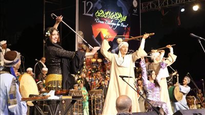 فرقتا الغربية والمنيا للفنون الشعبية تتألقان في افتتاح مهرجان الطبول