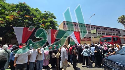 صور.. الفرحة ترتسم على وجوه طلاب الثانوية العامة في أول أيام الامتحانات