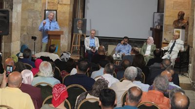 في عيد ميلاده.. القاهرة تبايع أحمد عبدالمعطي حجازي أميرًا للشعر العربي الحديث
