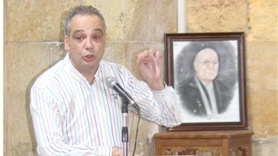 أحمد حسن: عبد المعطي حجازي كتب الشعر بحواسه الخمس وتأثر درويش به 