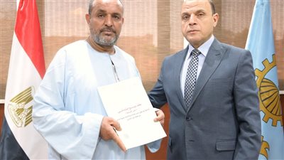 محافظ الغربية يُسلّم 20 عقد تقنين لأراضي أملاك الدولة ويؤكد استمرار التيسيرات