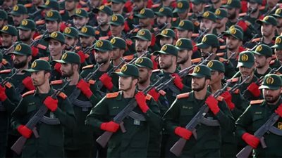 الحرس الثورى: لا نثق بالأمريكان.. ويدنا على الزناد