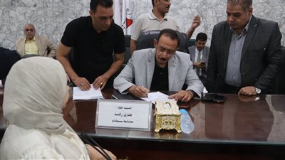 محافظ سوهاج يعقد اللقاء الجماهيري الأسبوعي لبحث مطالب المواطنين وحل مشكلاتهم
