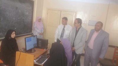 الوكيل الثقافي لمنطقة المنيا الأزهرية يتفقد لجان الثانوية في امتحان الفقه 