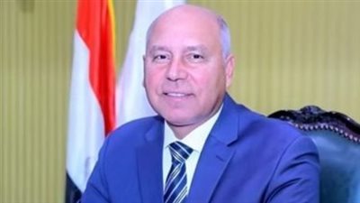 حريق ميناء دمياط.. نشأت الديهي يشيد بقرار كامل الوزير وسرعة احتواء الأزمة