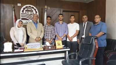 وكيل تعليم قنا يستقبل أعضاء غرفة عمليات اتحاد الطلاب لامتحانات الثانوية العامة 